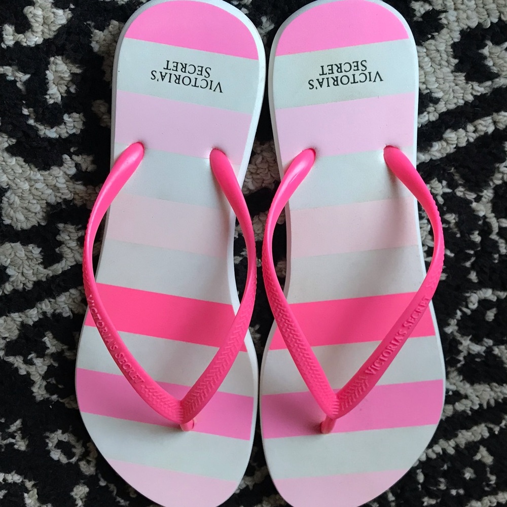 New Victoria’s Secret pink flip flops Sz L (9-10)